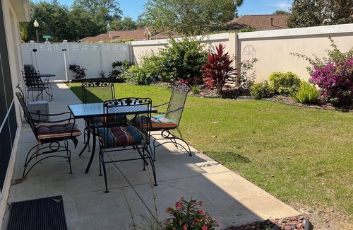 The Villages House | Beautiful,1700 sf, CY Villa, 2 BR & Study, fenced yard, golf cart Small dogs ok.