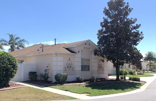 The Villages House | Beautiful,1700 sf, CY Villa, 2 BR & Study, fenced yard, golf cart Small dogs ok.