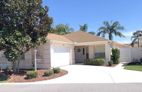 The Villages House | Beautiful,1700 sf, CY Villa, 2 BR & Study, fenced yard, golf cart Small dogs ok.