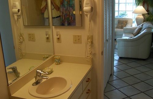 Lutz Condo | Beautiful 1br/1bath condo located in Paradise Lakes Clothing Optional Resort