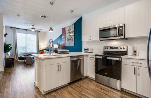 Riverside Apartment | Beautiful 1BR in Riverside 3683