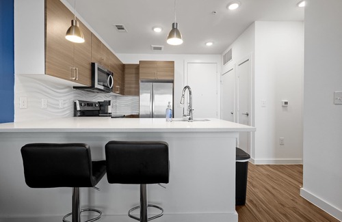 Riverside Apartment | Beautiful 1BR in Riverside 2476