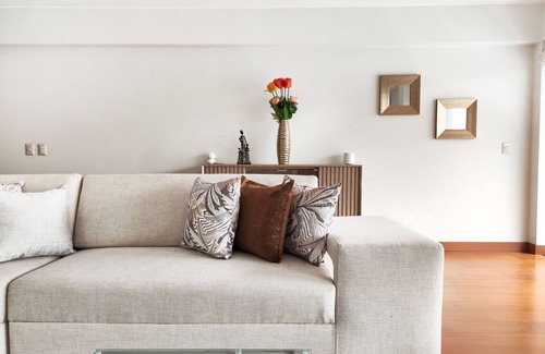 Chacarilla del Estanque Apartment | Beautiful 2,150 sq. ft. 3BR apartment in upscale Chacarilla
