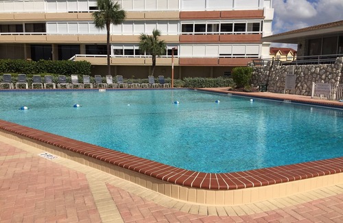 Redington Shores Condo | Beautiful 2/BD 2/BA Right on the Beach!