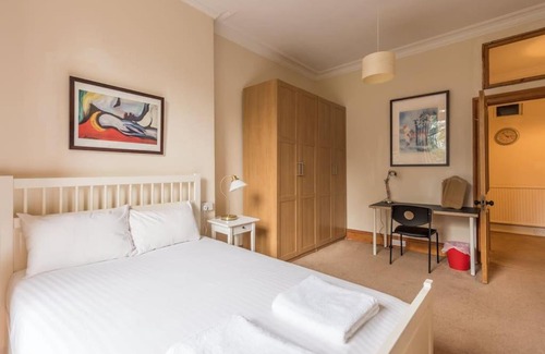 Bruntsfield Apartment | Beautiful 2 Bed 2 Bath Flat overlooking Meadows Park