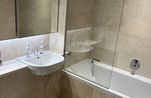 Frognal and Fitzjohns Apartment | Beautiful 2 bed Flat in Finchley Road, Camden