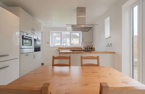 New Forest District House | Beautiful 2 bedroom full-furnished semi-detached house with parking