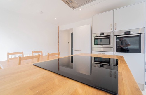 New Forest District House | Beautiful 2 bedroom full-furnished semi-detached house with parking