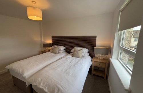 Airdrie House | Beautiful 2 Bed home Airdrie
