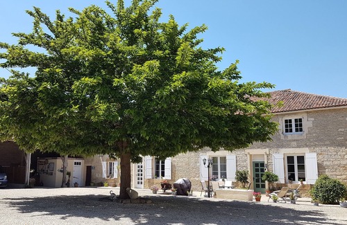Mauprevoir Cottage | Beautiful 2-Bed Manor House Gite in Mauprévoir