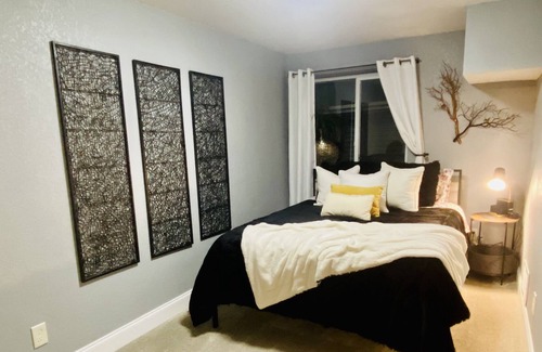 Martinez Park Apartment | Beautiful 2 Bedroom Apt in Old Town w/Free Parking