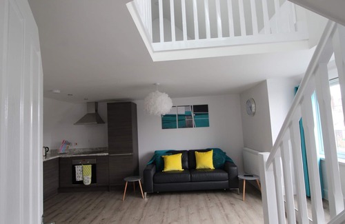 Liverpool Apartment | Beautiful 2 bedroom apartment in a great location at Childwall Fiveways (Flat 1)