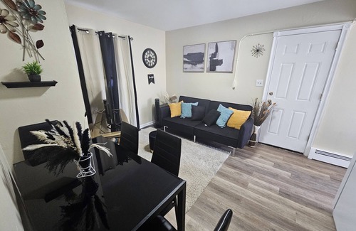Rahway Apartment | Beautiful 2-bedroom apartment in Rahway, close to Newark Airport and NYC trains.