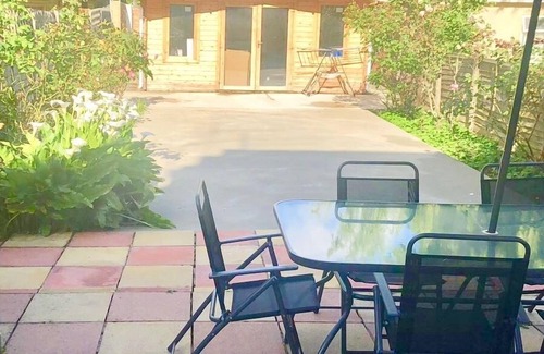 Woodhouse Apartment | Beautiful 2 Bedroom Garden Apartment