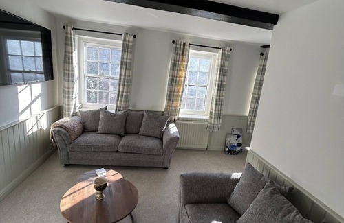 Yalding Apartment | Beautiful 2 bedroom apartment sleeps 4 in the heart of Yalding.