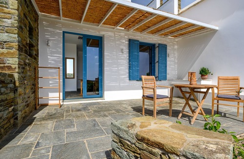 Gavrio Villa | Beautiful 2 Bedroom Villa "on the beach" - Access to a large swimming pool