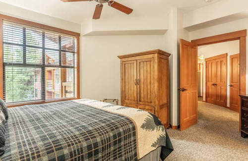 Mammoth Lakes Resort | Beautiful 2 BR/3 BATHS.TOP of the Grand Sierra Lodge!