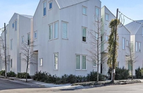 Little Woods Condo | Beautiful 2 Br. Condo (366424) by Houzlet