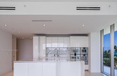 Bal Harbour Condo | Beautiful 2 Br. Condo (325085) by Houzlet
