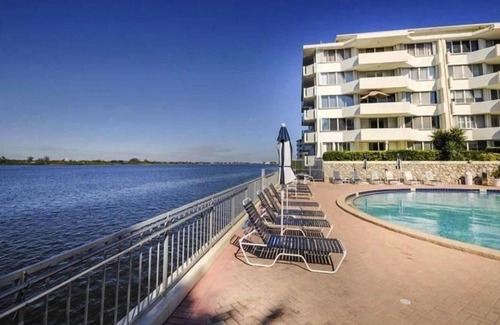 Palm Beach Condo | Beautiful 2 Br. Condo (230344) by Houzlet