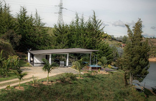 El Penol Cabin | Beautiful 2 Cabins near the water ,with amazing view