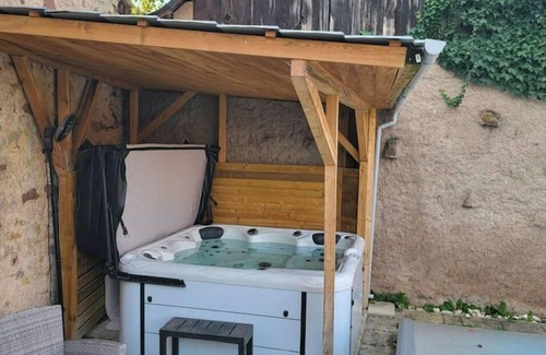 Flexbourg Apartment | Beautiful 2-room apartment and outdoor jacuzzi on the wine route in an Alsatian village