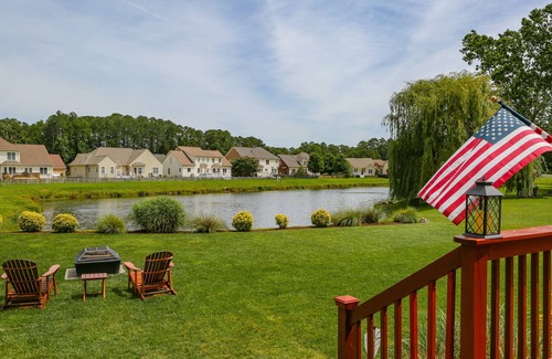 Poquoson House | Beautiful 2 story brick home on a cul-de-sac. A beautiful pond in the back yard