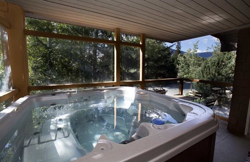 Village North House | Beautiful 2BR/2B Townhouse with Private Hot Tub