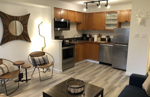 Village North House | Beautiful 2BR/2B Townhouse with Private Hot Tub