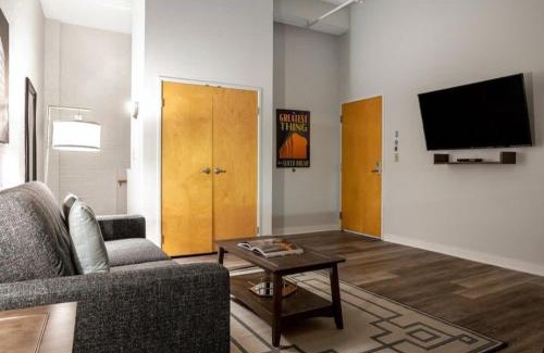Mile Square Apartment | Beautiful 2BR 2BA In The Block by CozySuites!