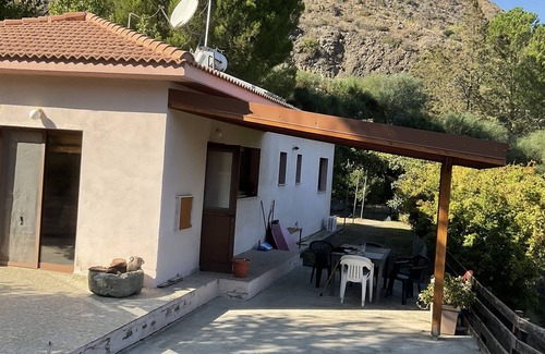 Arakapas House | Beautiful 3 Bedr House in Arakapas with fireplace