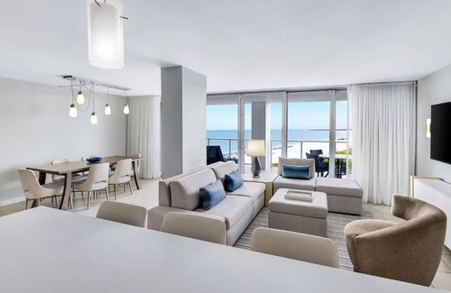 Marco Island Hotel | Beautiful 3 bedroom villa at Marriott's Crystal Shores Marco Island