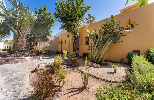 Nopolo House | Beautiful 3 bedroom & 3 1/2 bathroom custom Home. Amazing Ocean View