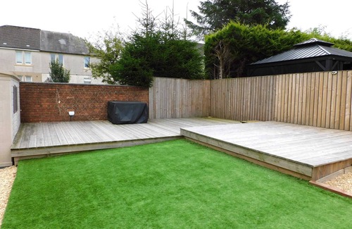 Harthill House | Beautiful 3 bedroom home with large garden. 35 mins to Glasgow & Edinburgh.