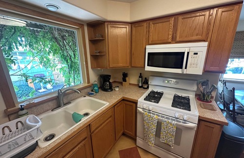 Redmond House | Beautiful 3-bedroom home in Redmond. Family friendly, walk to downtown!