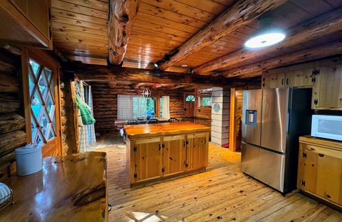 Thornton Cabin | Beautiful 3 Bedroom Log Cabin - White Mountains