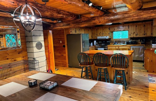 Thornton Cabin | Beautiful 3 Bedroom Log Cabin - White Mountains