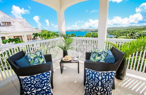 Freetown Apartment | Beautiful 3 Bedroom Suite Pool/Sea View, Resort Restaurant