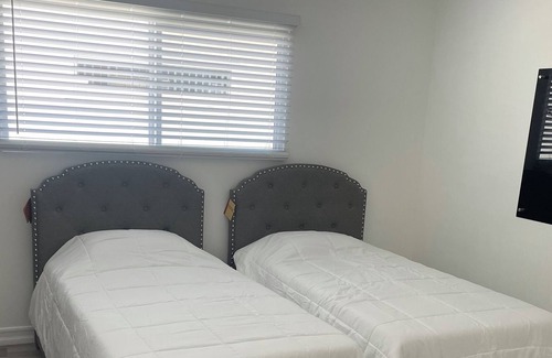 Valley Glen House | Beautiful 3 bedroom home with family sized pool