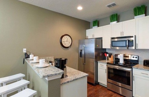 Campbell House | Beautiful 3 bedrooms townhome, bright living room, HD TV