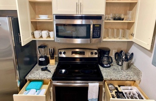 Campbell House | Beautiful 3 bedrooms townhome, bright living room, HD TV