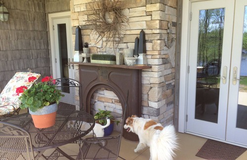 Eddyville Apartment | Beautiful 3 BR/2 BA Waterfront Apartment w/Stunning Lake View & Private Dock