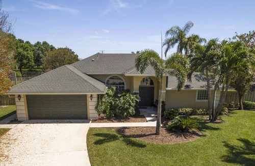 Equestrian Walk Apartment | Beautiful 3 Br. Single family (101172) by Houzlet