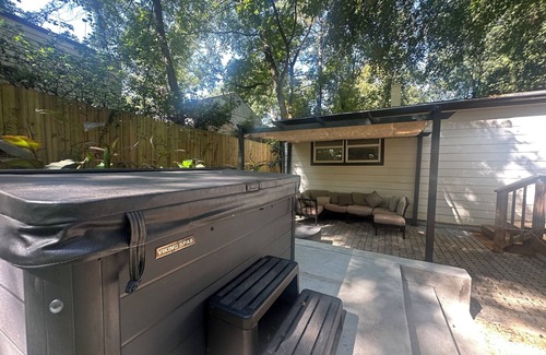 Atlanta House | Beautiful 3br, 2ba Bungalow + Hot Tub
