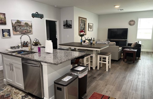Orange City House | Beautiful 3Br 2Ba Cozy, Dog Friendly Home