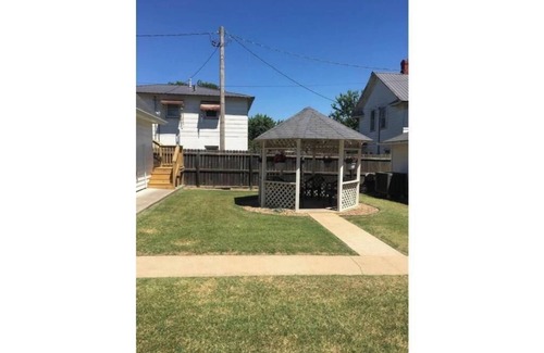 Cushing House | -Beautiful 4.5 BR/4 Ba home with 2 car garage