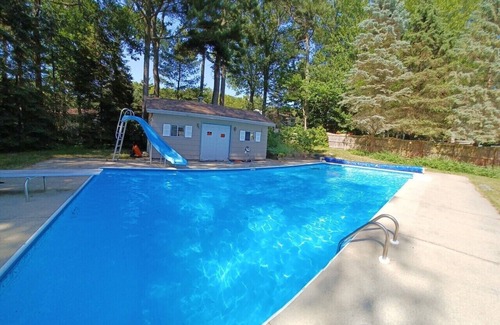 Norton Shores House | Beautiful 4 Beach home with pool & private beach Muskegon-Norton Shores!