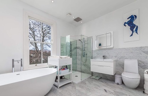 Redbridge House | Beautiful 4 bed 3 bath family home next to parks, shops, central London trains