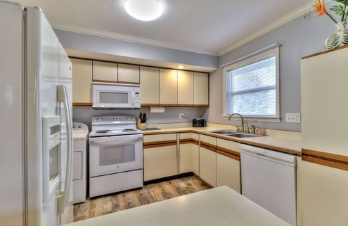 Champaign House | Beautiful 4 bedroom 2 full bathroom close to everything!