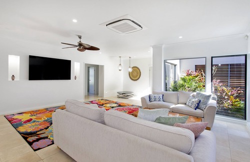 Noosa Heads House | Beautiful 4 bedroom home, private pool and golf cart.